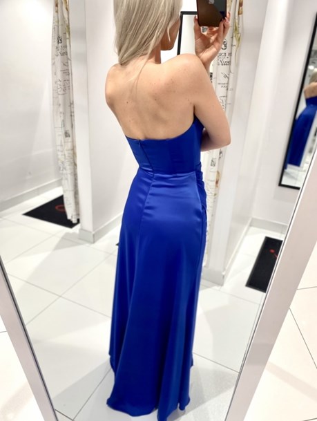 Sukienka długa bez ramiączek dekolt serce chaber