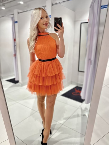 Sukienka krótka tiul plecy falbany brokat oranżowy