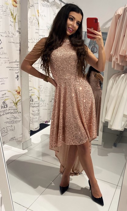 Sukienka asymetryczna ramiona koraliki cekin miedź