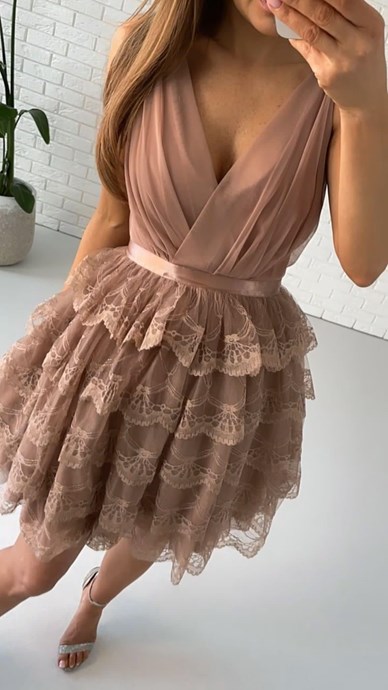 Sukienka krótka koronka tiul dekolt cappuccino