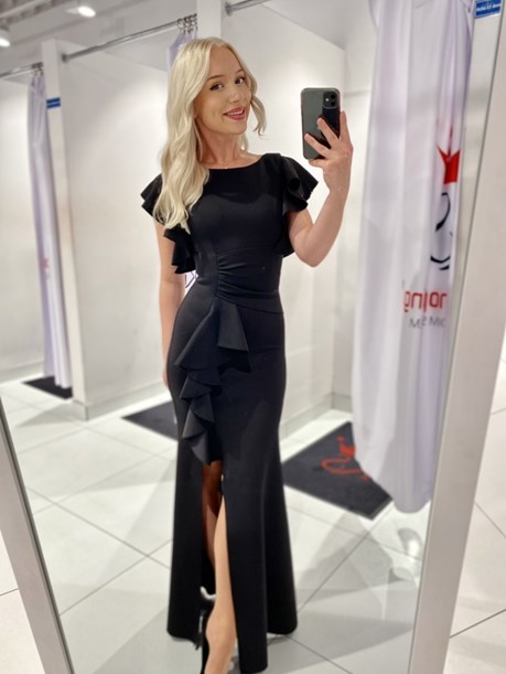 Sukienka długa dopasowana falbana rękawek czerń