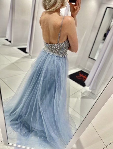 Sukienka długa tiul dekolt cekiny ramiączka srebro