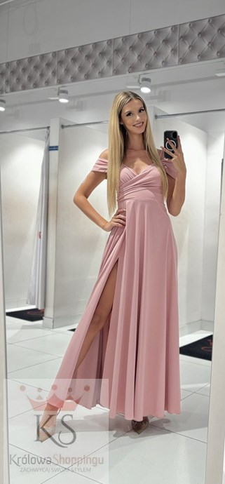 Sukienka długa opadające ramiona gładka pudrowy