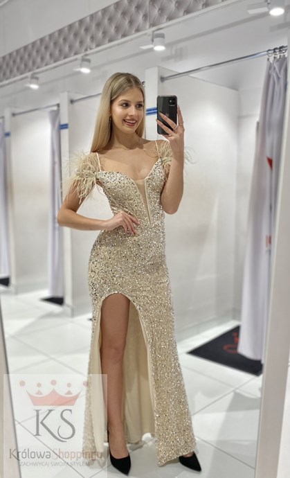 Sukienka długa cekiny opadający rękaw pióra złoto