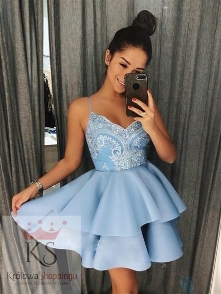 Sukienka krótka dwie falbany pianka błękit