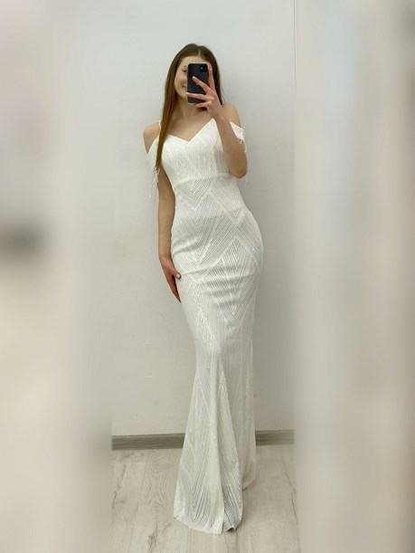 Sukienka długa cekiny rękawek koralik biel