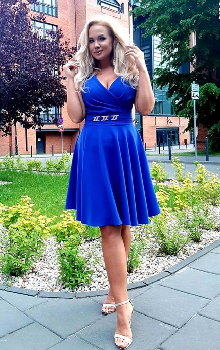 Sukienka krótka pasek ozdobny chaber