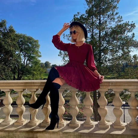 Sukienka krótka rękaw falbanki bordo