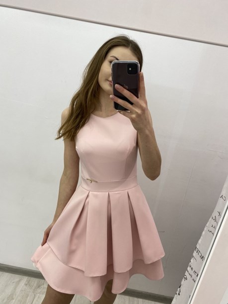 Sukienka krótka gładka falbany róż