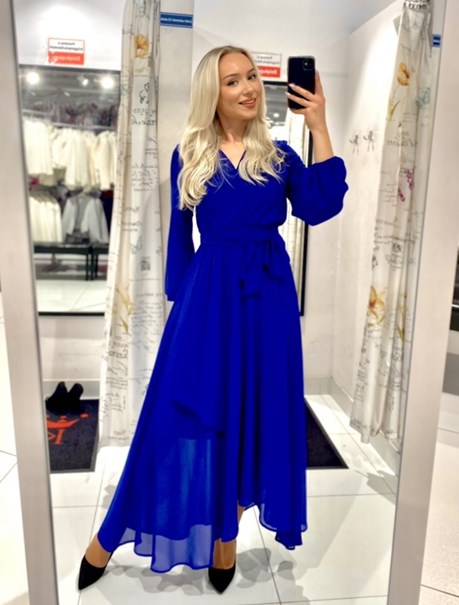 Sukienka długa rozcięcie długi rękaw chaber