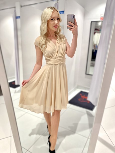 Sukienka krótka marszczony pas beż