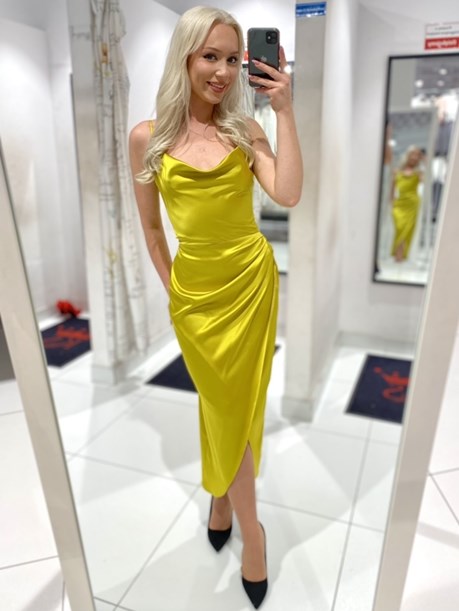 Sukienka midi dekolt w łódkę satyna oliwkowy