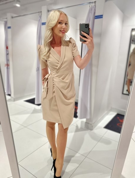 Sukienka krótka marynarkowa kokarda beż