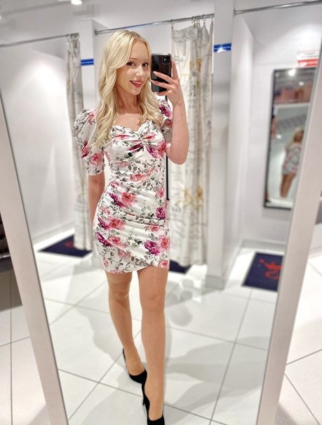 Sukienka krótka bufiaste rękawy kwiaty róż/biel