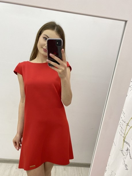 Sukienka krótka trapezowa guzik z tyłu czerwień