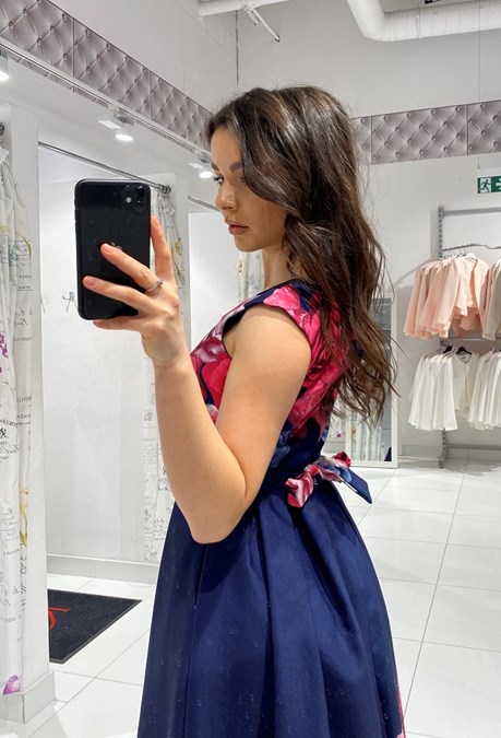 Sukienka midi rozkloszowana kwiaty granat