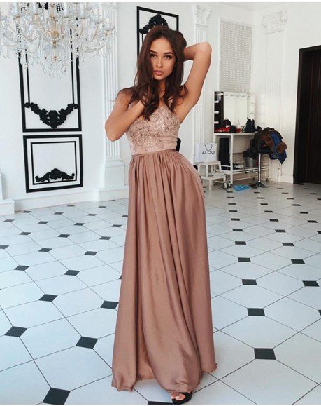 Sukienka długa ramiączka koronka brąz