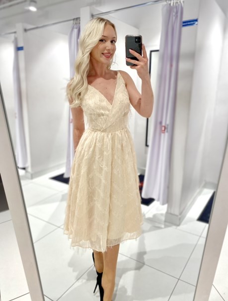 Sukienka midi ramiączka pióra beż