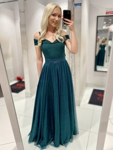 Sukienka długa opadające ramiączko połysk zieleń