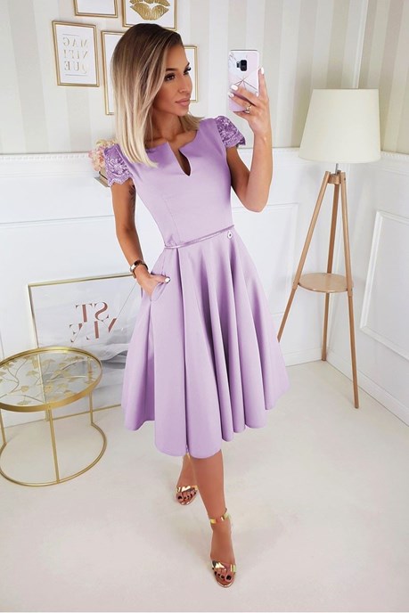 Sukienka midi krótki koronowy rękawek fiolet