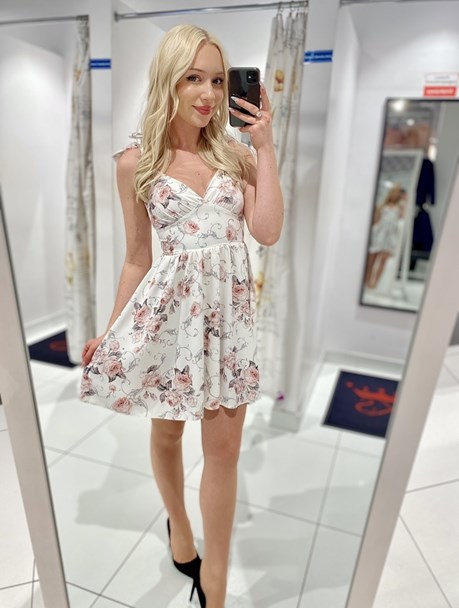 Sukienka krótka wiązane ramiączko kwiaty biel