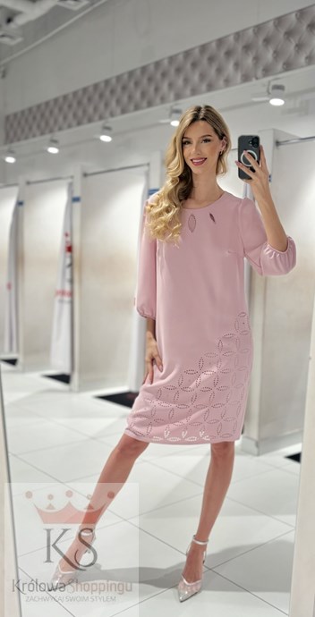 Sukienka krótka dekoracyjne wycięcia puder róż