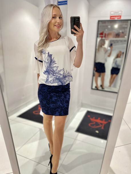 Sukienka krótka z rękawkiem kwiat biel/granat