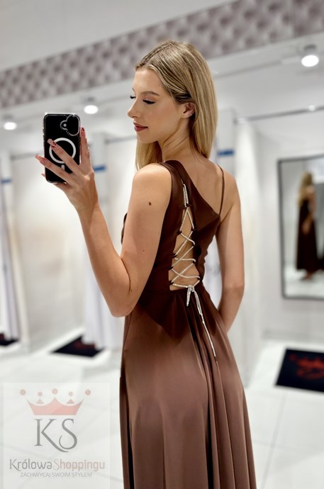 Sukienka długa asymetria wiązanie plecy czekolada