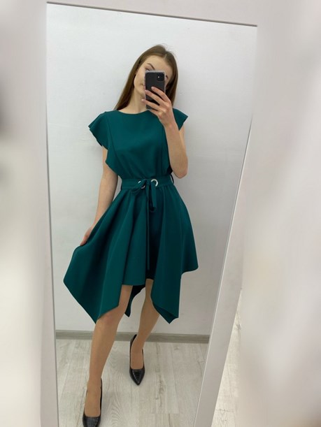 Sukienka asymetryczna falbanka pasek zielony