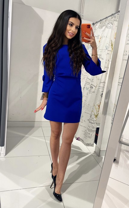 Sukienka krótka kokarda na rękawach chabrowy