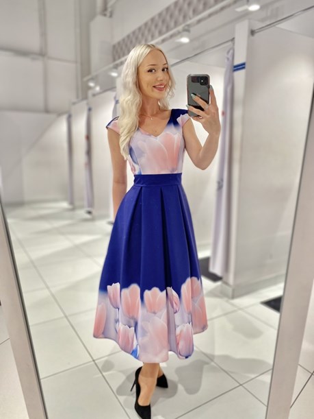 Sukienka midi rozkloszowana kwiaty granat róż