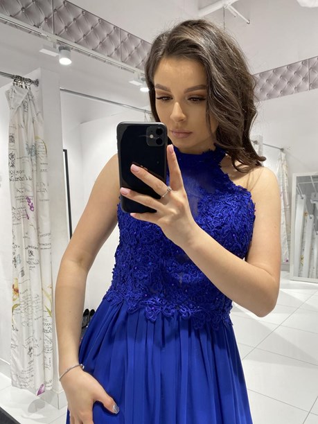 Sukienka długa zabudowana pod szyję niebieski