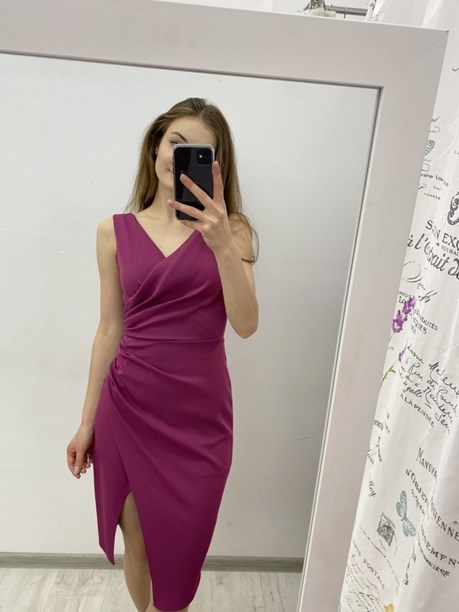 Sukienka krótka dopasowana dwa ramiona fuksja