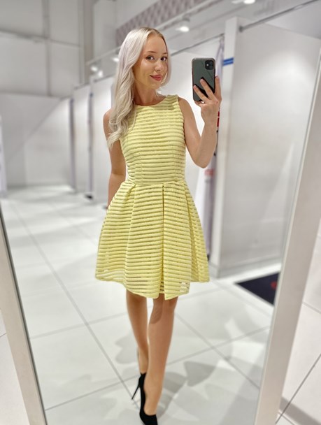 Sukienka krótka siateczka kokarda tył żółty