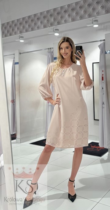 Sukienka krótka dekoracyjne wycięcia beż