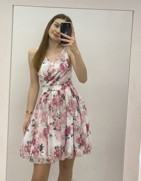 Sukienka krótka rozkloszowana kwiaty czerwień