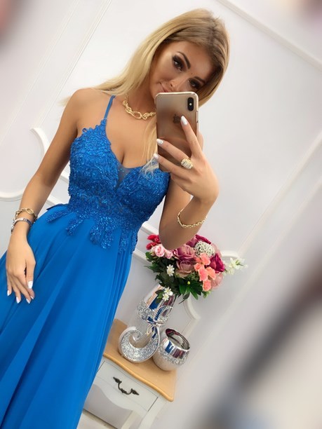 Sukienka długa z dekoltem na ramiączkach jeans