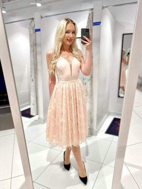 Sukienka midi ramiączka zdobiony dół brzoskwinia