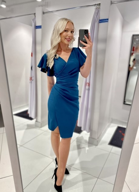 Sukienka krótka dopasowana falbana rękaw zieleń