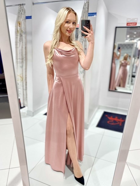 Sukienka długa satynowa wiązanie szyja róż