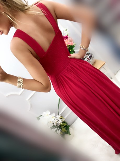 Sukienka długa z ozdobą z kamieniami bordo