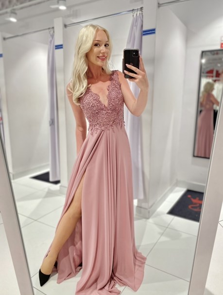 Sukienka długa koronkowa góra róż