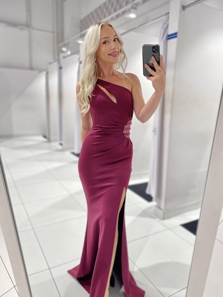 Sukienka długa jedno ramię dopasowana śliwka