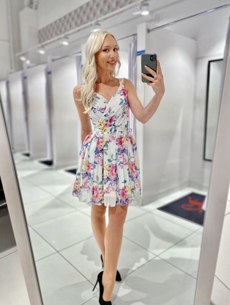 Sukienka krótka rozkloszowana kwiaty róż/fiolet