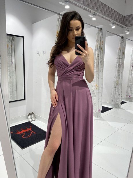 Sukienka długa na ramiączkach gładka jagoda