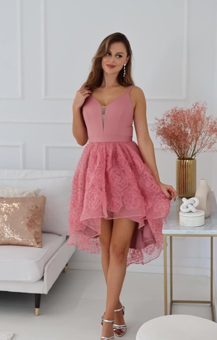 Sukienka asymetryczna zdobiona spódnica róż