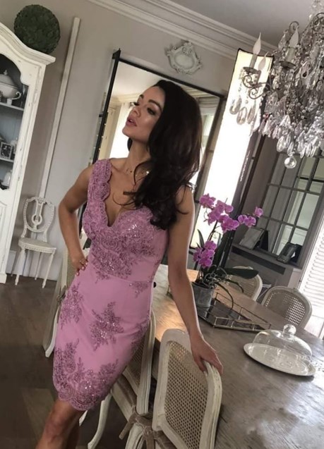 Sukienka krótka dopasowana koronka wrzos