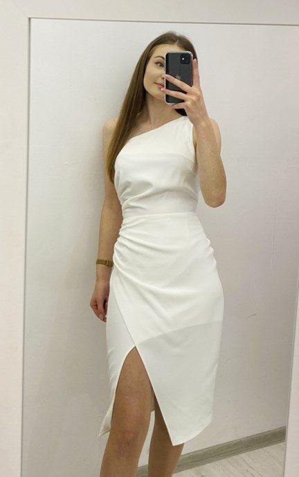 Sukienka krótka dopasowana jedno ramię biały