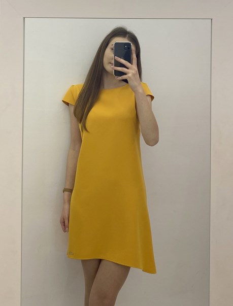 Sukienka krótka trapezowa guzik z tyłu musztardowy