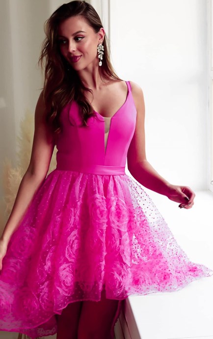 Sukienka asymetryczna zdobiona spódnica fuksja